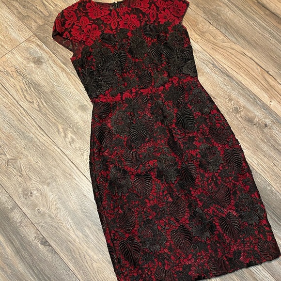 Monique Lhuillier Dresses & Skirts - Monique Lhuillier Red/Black Lace Cocktail Dress